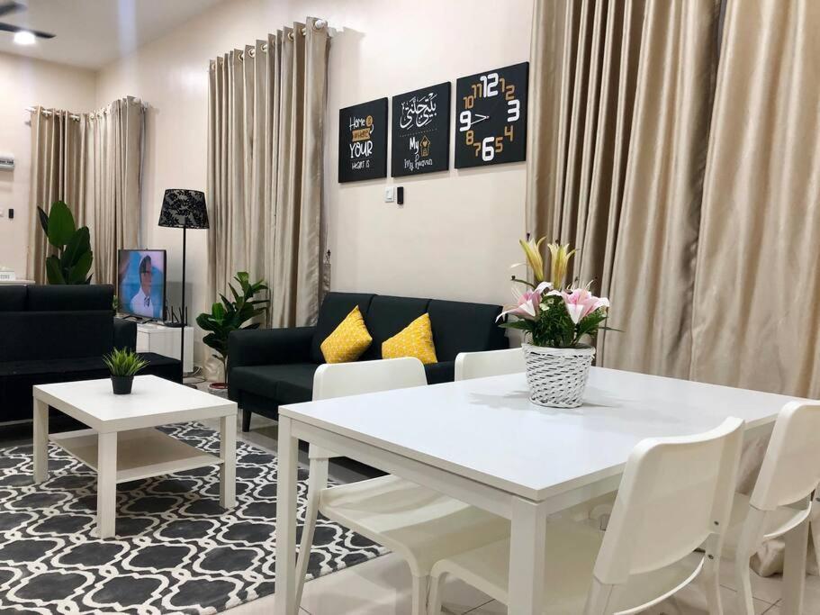 Rumahku Homestay, Taman Jasin Perdana Exterior foto