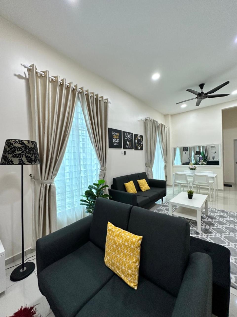 Rumahku Homestay, Taman Jasin Perdana Exterior foto